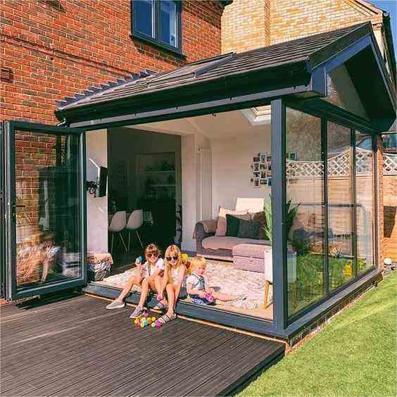 Outdoor Customized Aluminum Frame Glass Sunroom Commercial Glass House Garden Sun Room