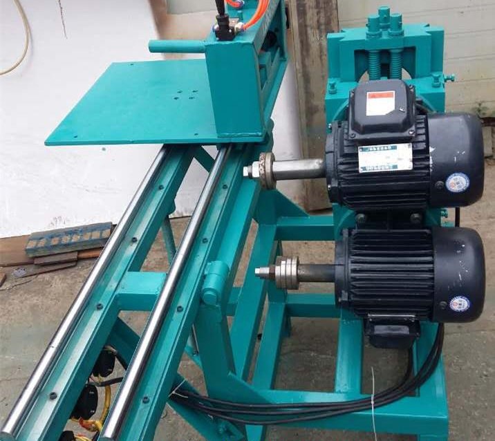 Ленточная пила по дереву вертикальная портативная 4 кВт