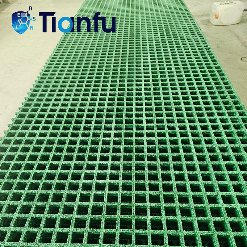 Safe Walking FRP Grating for Wet Areas with Anti-Skid Top Layer