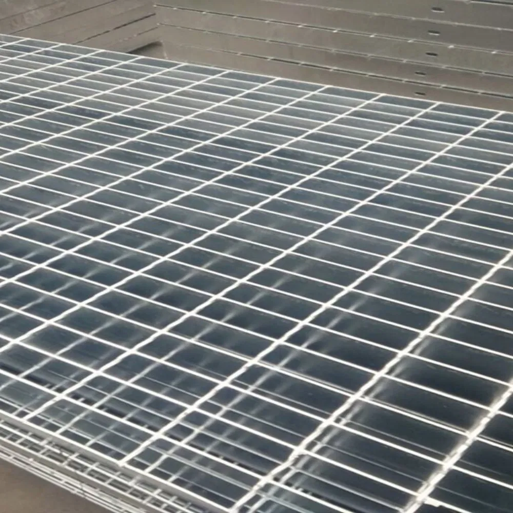 Manufacturer's Wholesale Price Industrial Hot Dipped Galvanized Serrated Bar Steel Grating for Farmhouse Factory