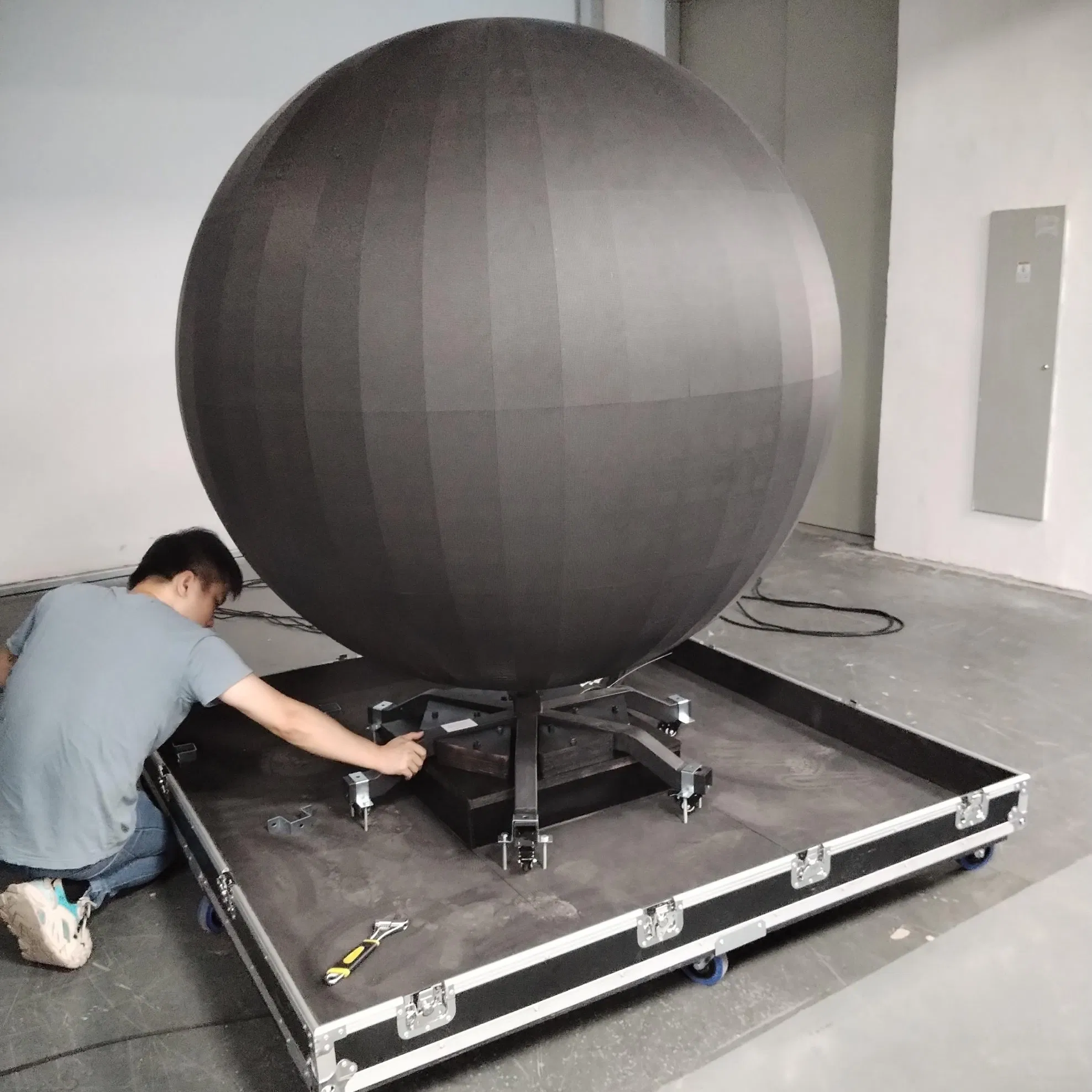 Indoor Advertising P2.5 Circular Sphere LED Digital Screen Display with Diameter 1.5mm