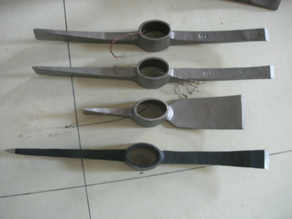 Factory Direct Sale Agricultural Tools Flat Pointed Steel Pickaxe Head Carton Steel