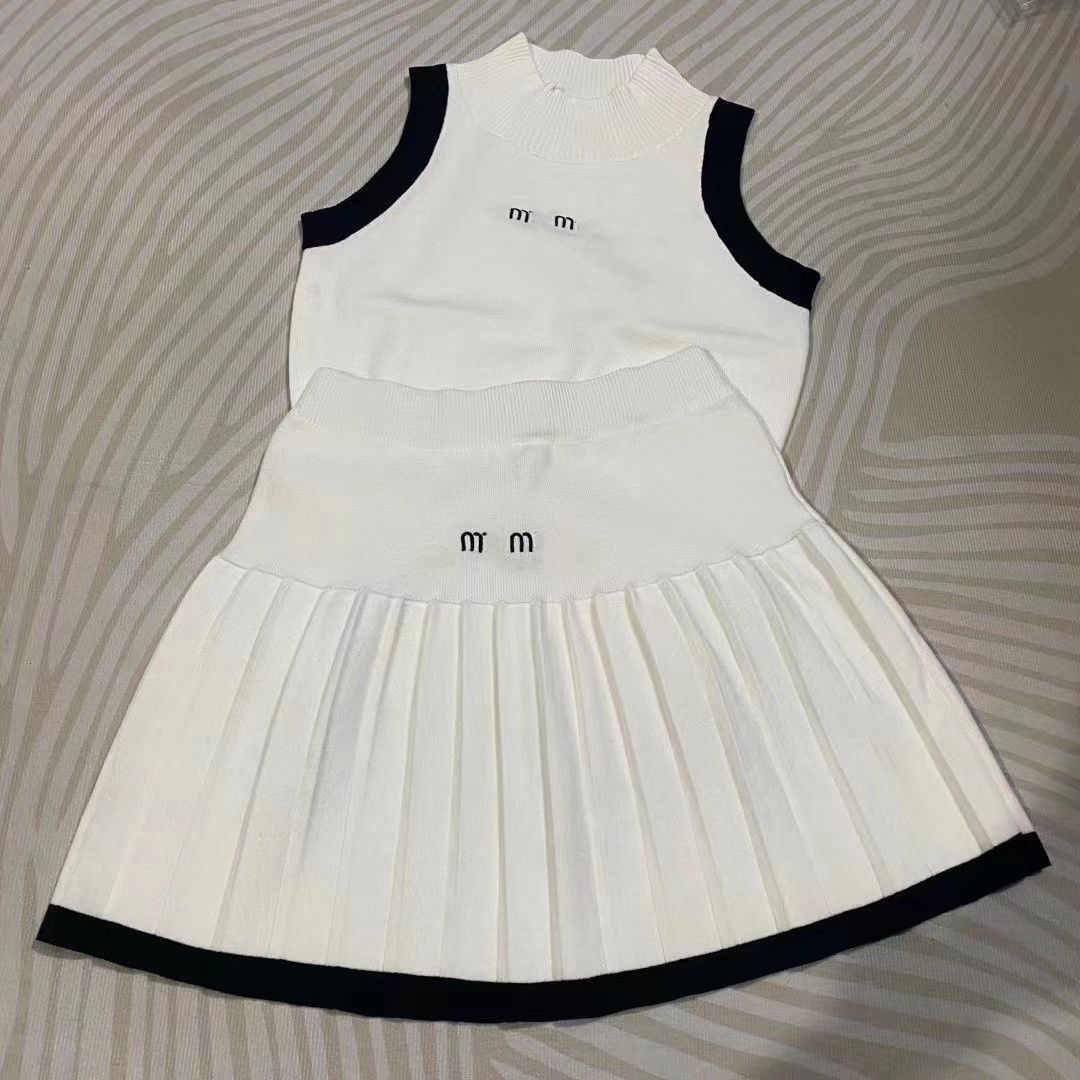 Костюм женский летний футболка и юбка модный