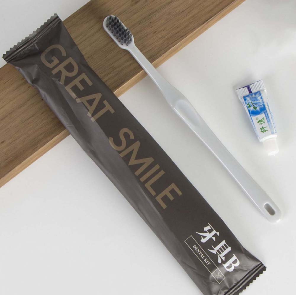 Best Grade Unisex Hotel Supplies Set with Toothpaste/Toothbrush/Razor/Comb/Care Kit/Shower Cap in Brown Package for Male/Female in Guesthouses/Accommodation