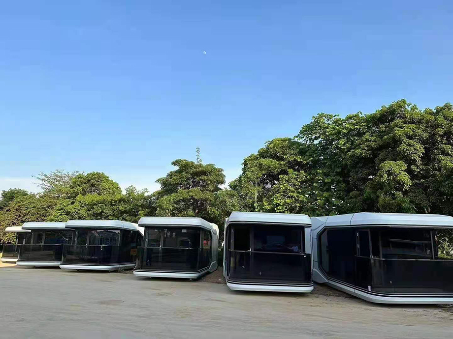 Luxury Modern Outdoor Portable Mobile Glamping Space Capsule Resort Hotel Tiny House