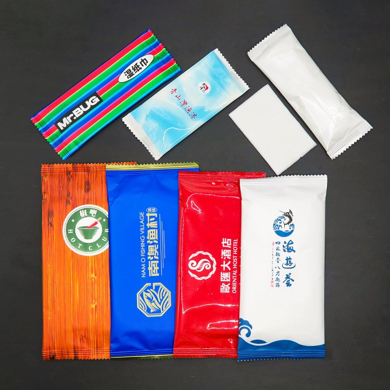 Custom Printed Disposable Pocket Cleaning Wet Wipes Individual Packaging Nonwoven Fabric Water Cleansing Wet Wipe with Logo
