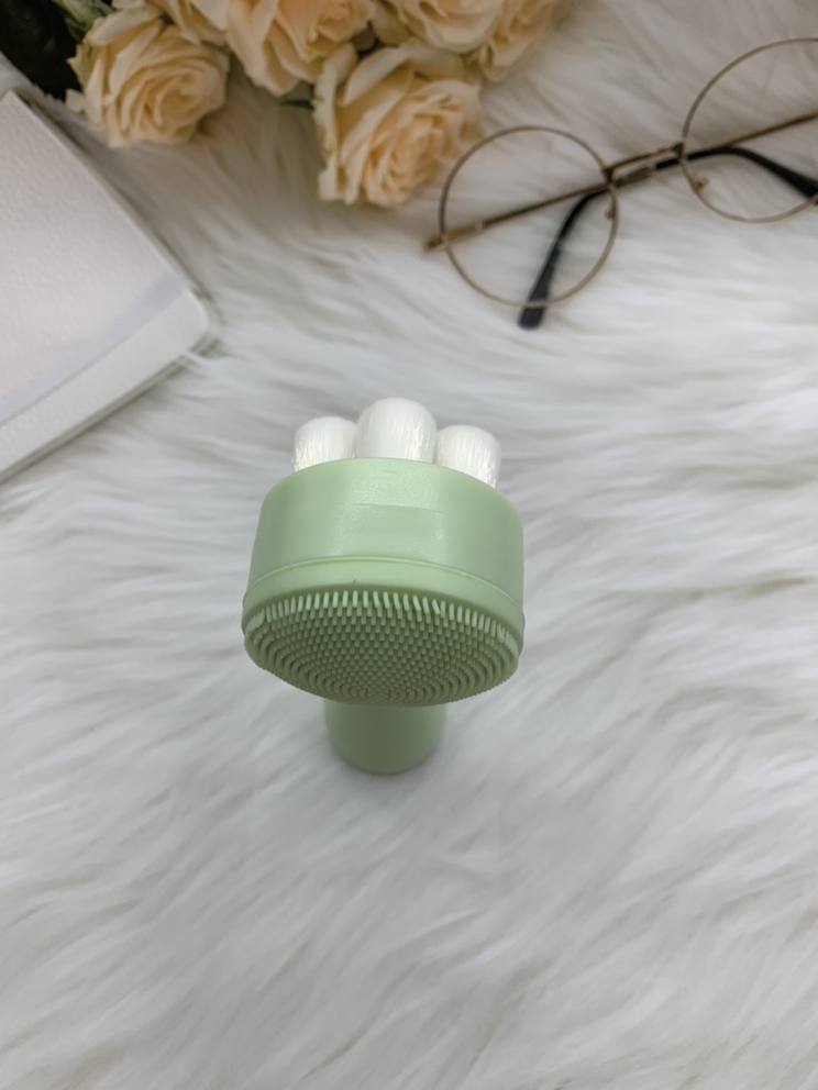 Green Color Plastic ABS Handle Facial Brush with White Synthetic Hair and Green Silicone