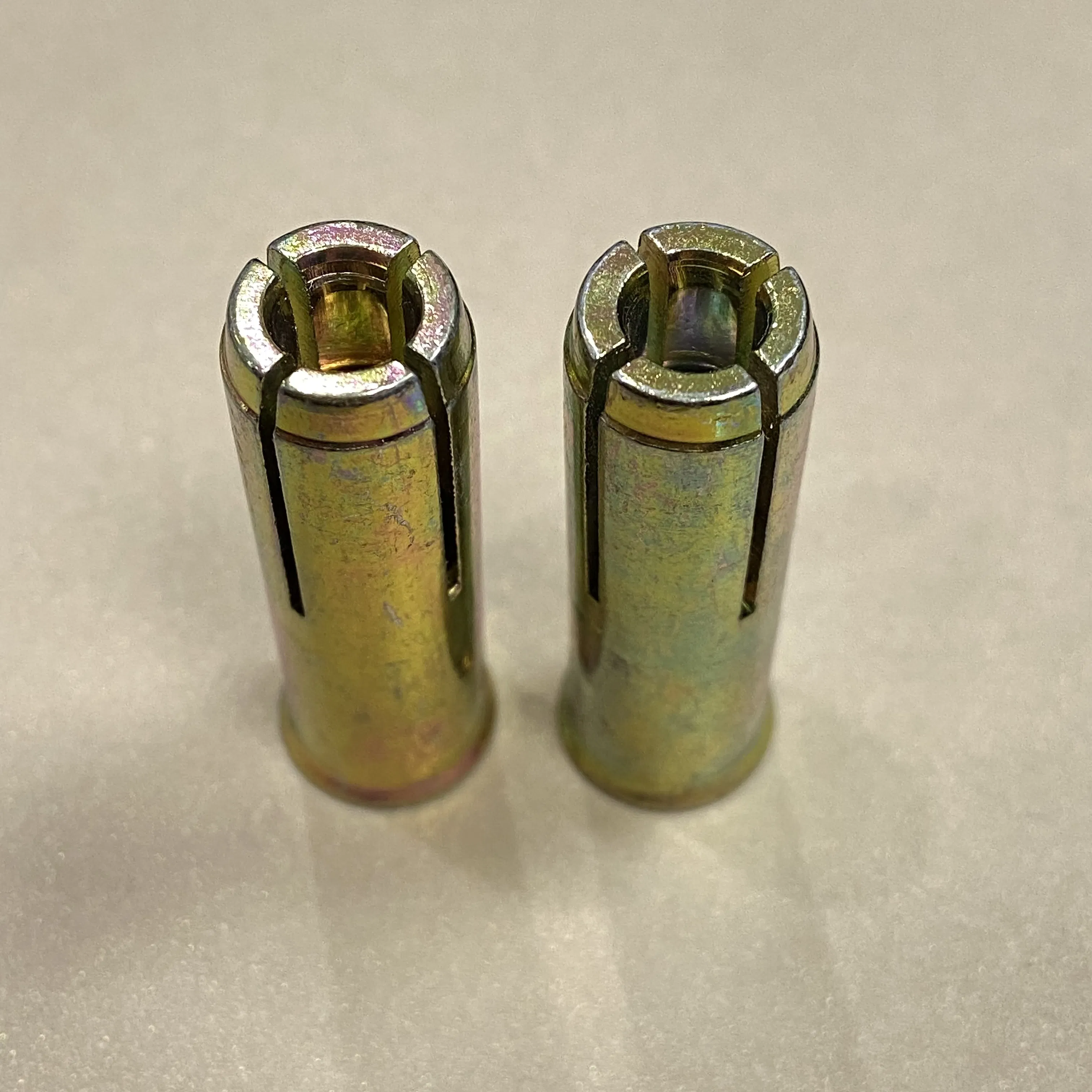 Carbon Steel Yellow Zinc Plated Grip Anchor Drop in Anchor for Concrete Expansion Bolt with Lip