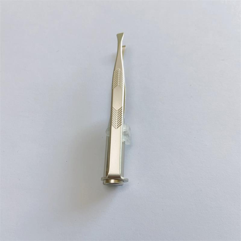 Custom Makeup Pearl Bright Nickel Plating Beauty Eyebrow Tweezers with LED Light and Non-Slip PVC Film