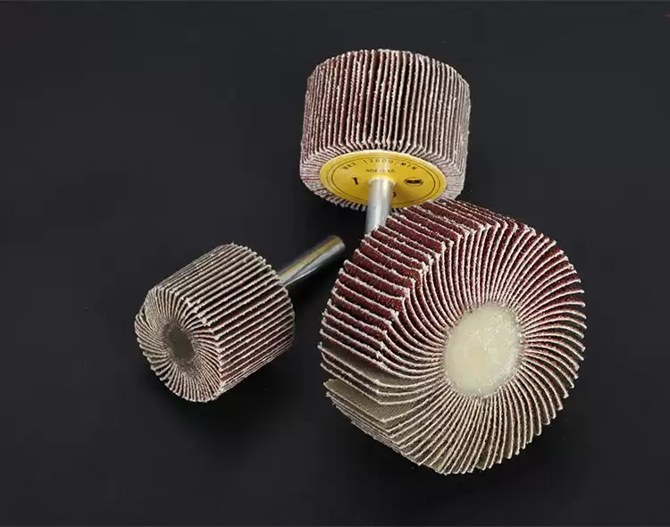 Лепестковый круг хлопковый 50х25х6 мм для полировки металла