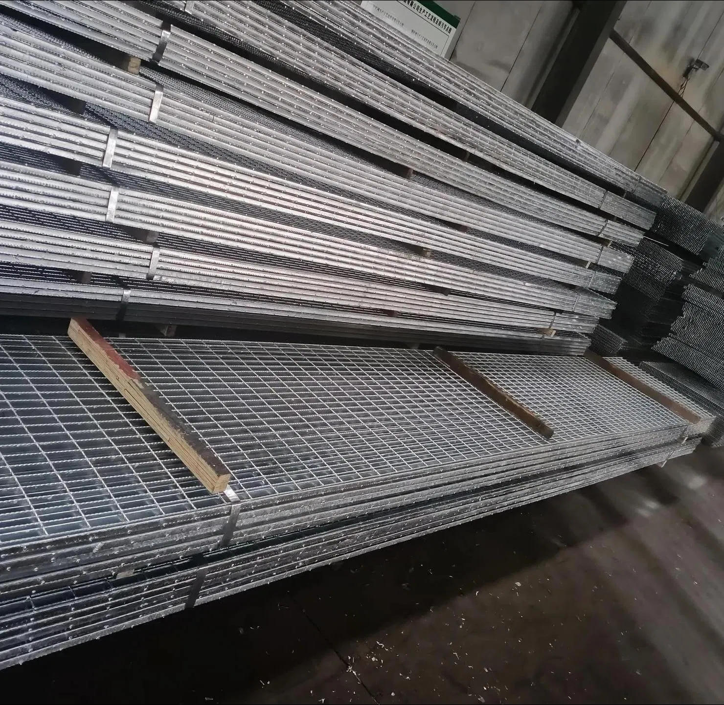 Hot DIP Galvanized Bar Grating Steel Floor Grating with Checkered Plate for Catwalk