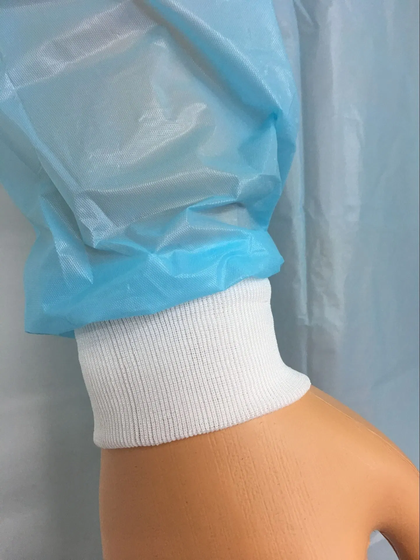 PP+PE Disposable Isolation Gown with Knitted Wrist Cuffs