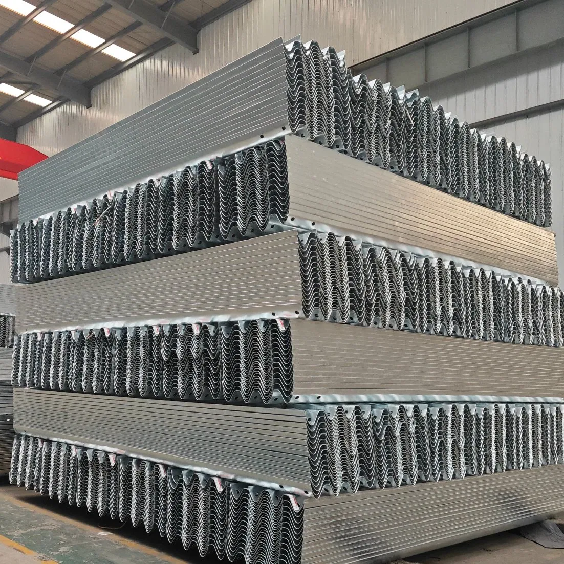 Hot DIP Galvanized Road Safety Steel Crash Barrier Metal W Beam Thrie Wave Bridge Railing Customized Expressway Motorway Highway Tri Beam W Beam Guardrail