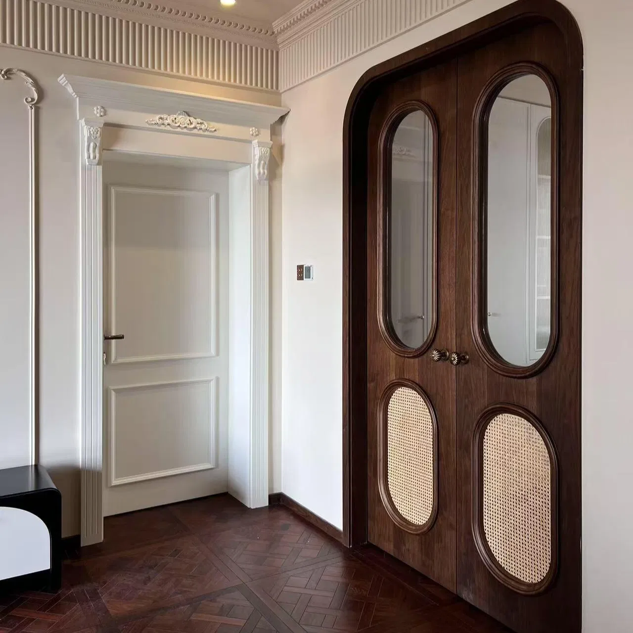 Customized Production of Sturdy Black Swing Doors with Simple Lines, Environmentally Friendly, Soundproof and Durable Custom Painted Wooden Door