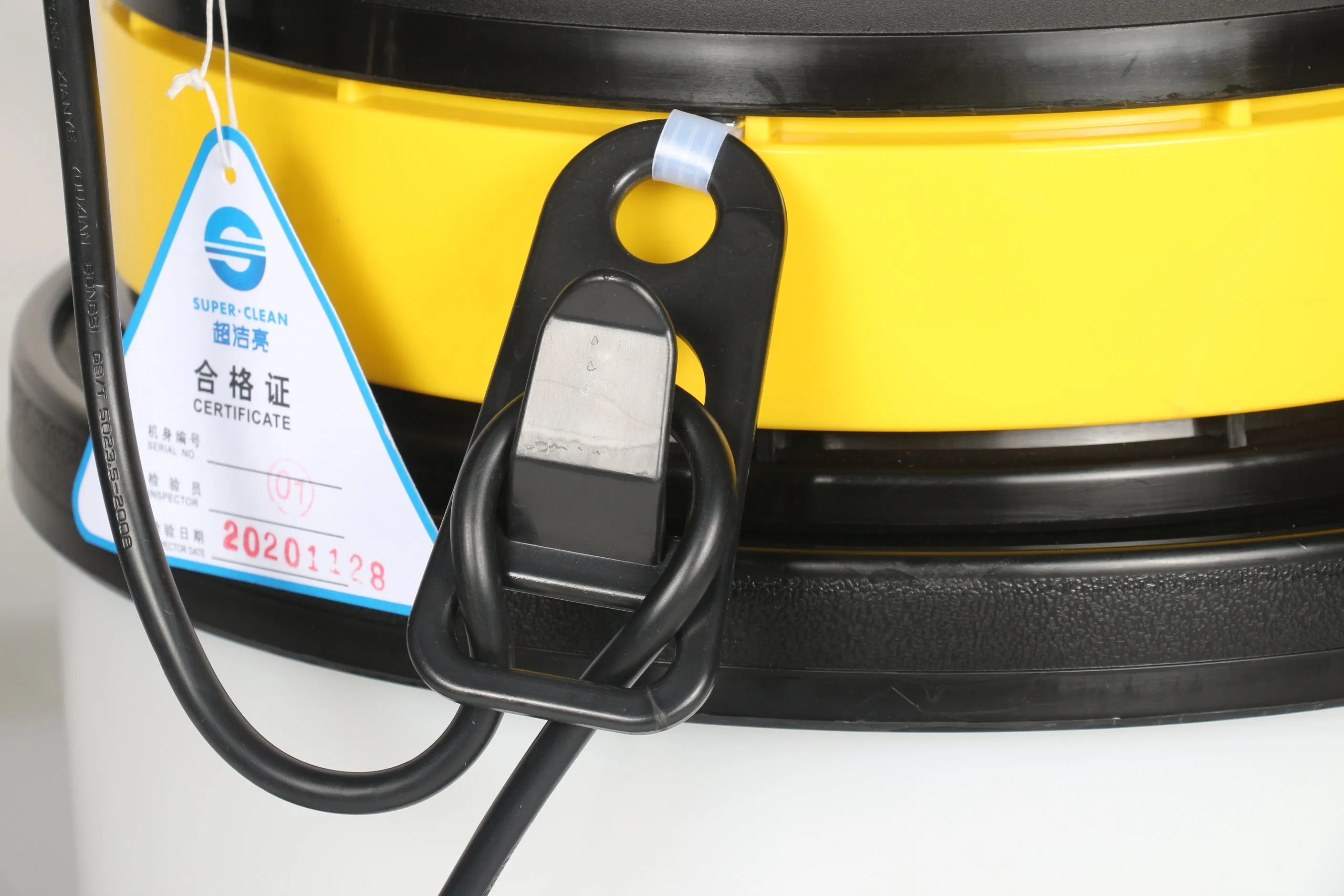 60L Plastic Tank Wet and Dry Vacuum Cleaner with Squeegee