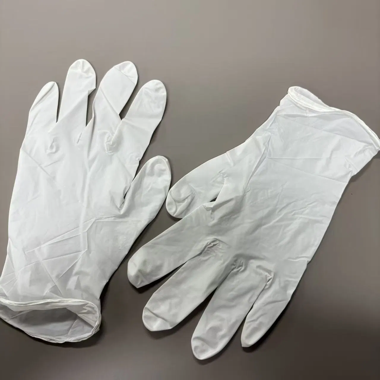 White Nitrile Protective Gloves for Non Invasive Exam Procedures