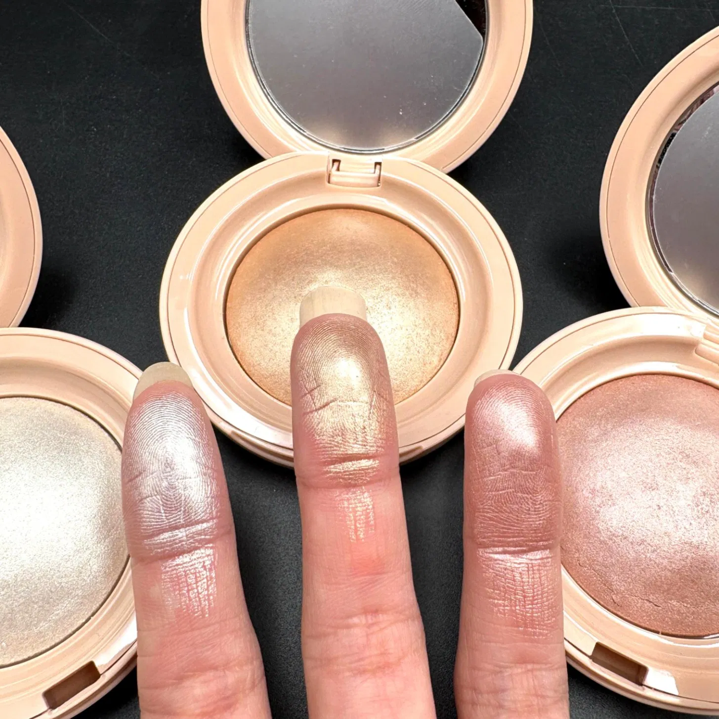 Wholesale High Pigment Face Powder Highlighter Makeup Vegan Highlight Palette Private Label Cosmetic Shimmer Highlighter
