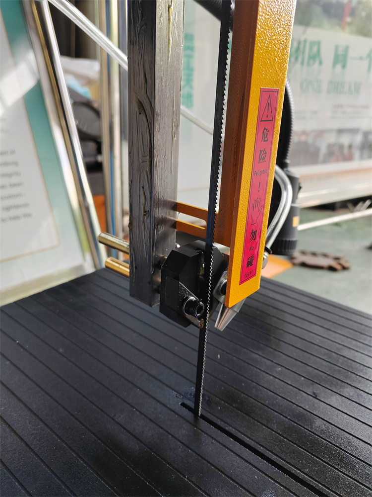 Ленточная пила по металлу полностью автоматическая