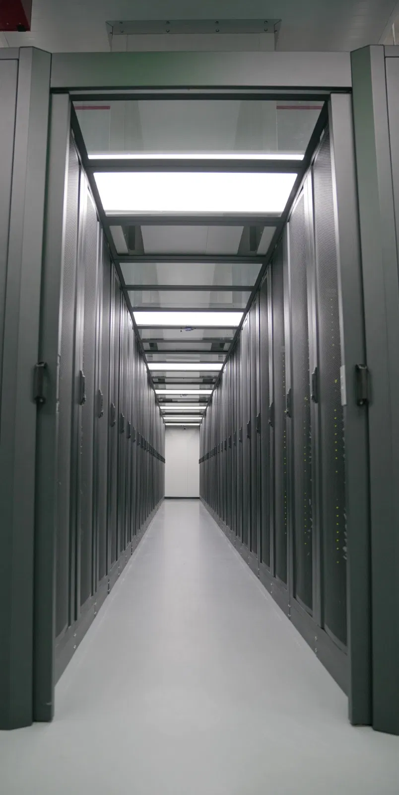 42u Automatic Temperature Control Cold Channel Sealing Cabinet for Data Center