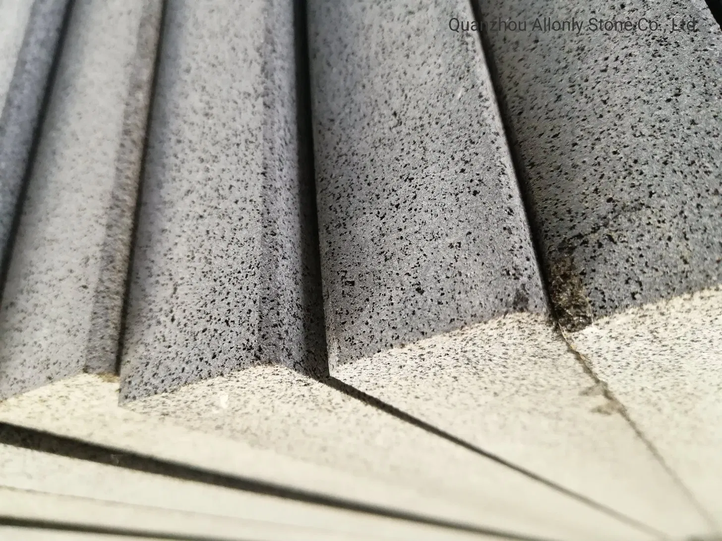 Hainan Outdoor Basalt Grey Andesite Step Stone for Garden Decoration