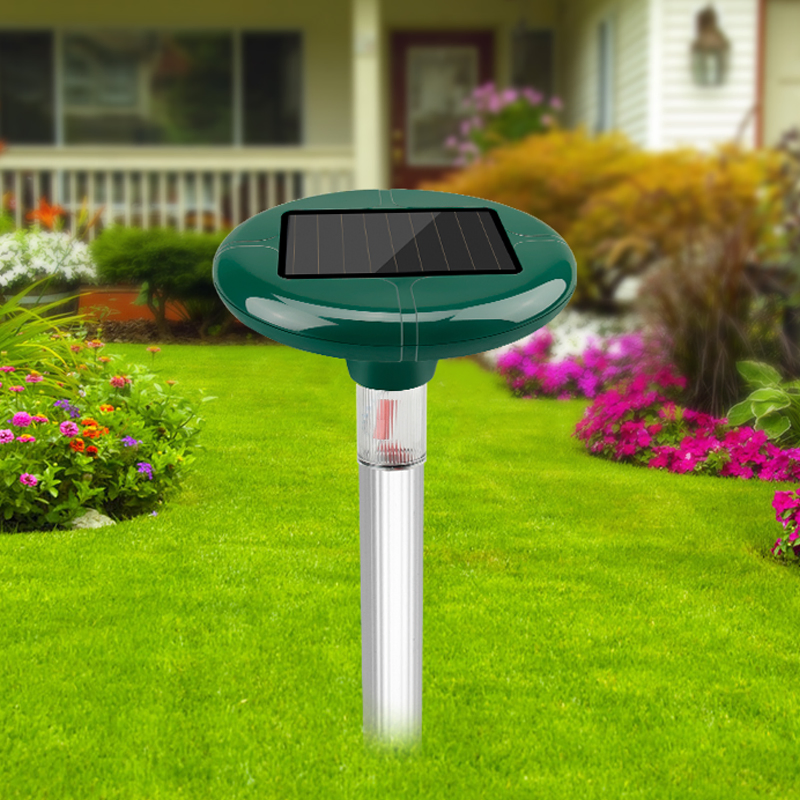 Solar-Powered Snake Mole Repeller with LED Lights for Outdoor Repeller