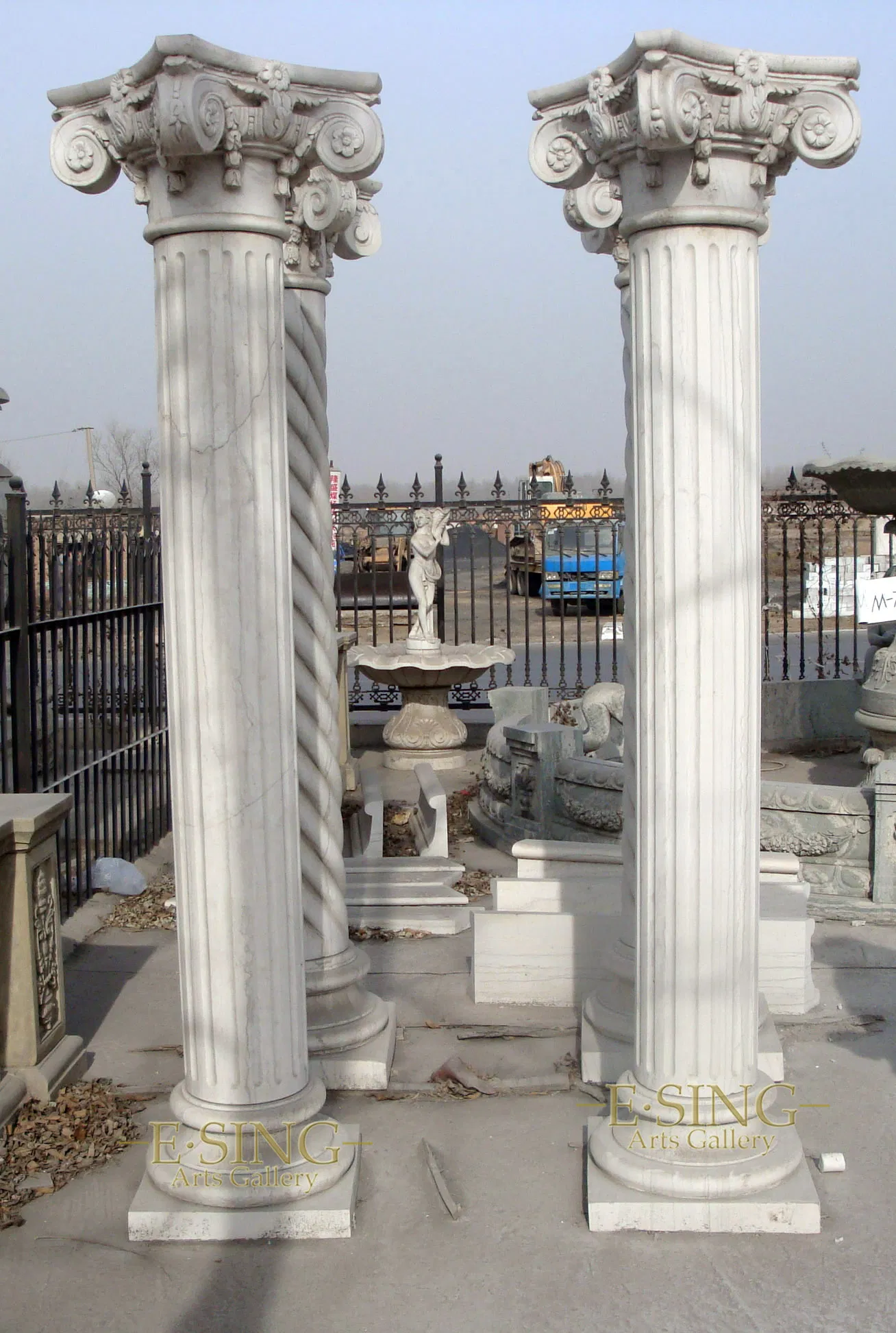 Hand Carved Classic Garden Stone Decorative Marble Roman Column Pillar Design for Sale