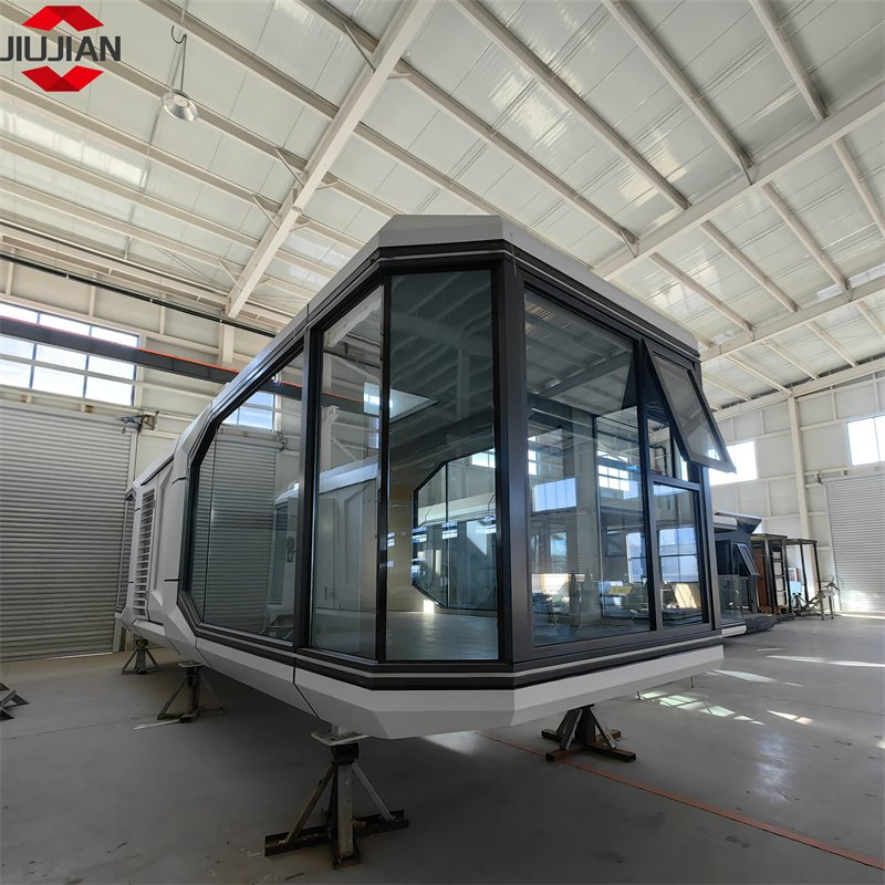 Outdoor Prefabricated Mobile Camping Mobile Mini Luxury Space Capsule