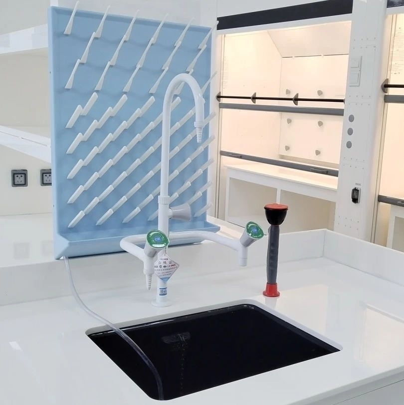 Лабораторный кран UV-стойкий для биологических экспериментов