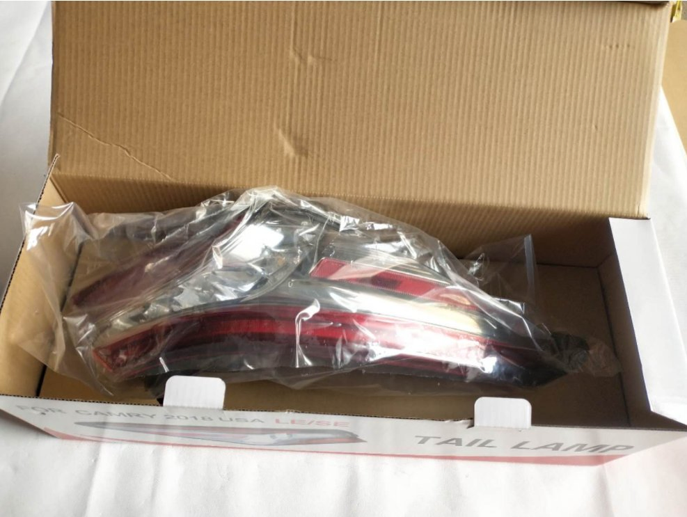 Светодиодная лампа заднего фонаря для Toyota Camry 2021 (XLE, XSE)