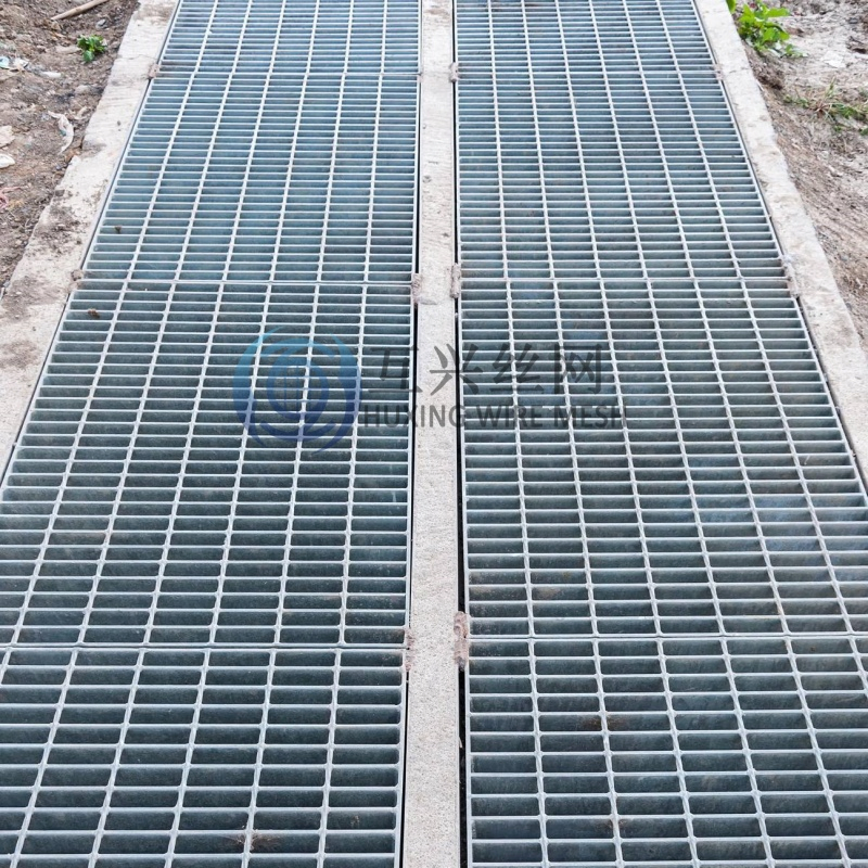 Corrosion Resistance High Strength Steel Grating Manufacture Outdoor Drain Grate Trench Cover with Anti-Slip Surface