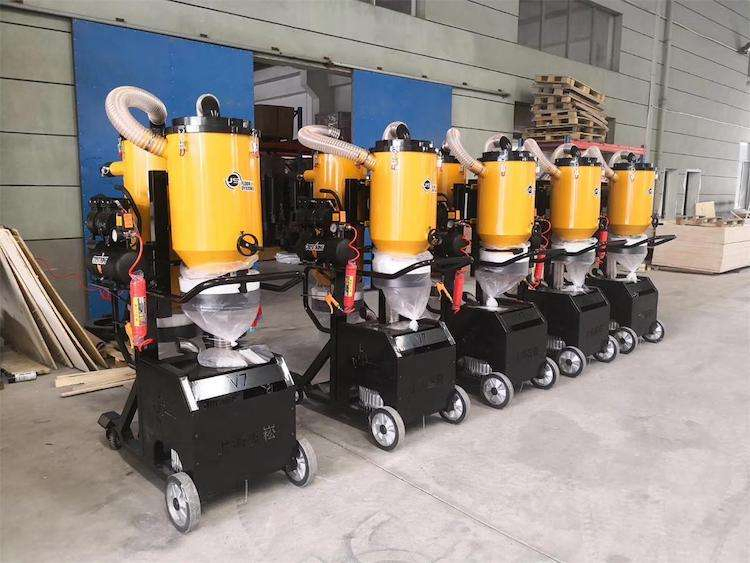 V7 Engines Concrete Floor Road Construction Machinery Vacuum Cleaner