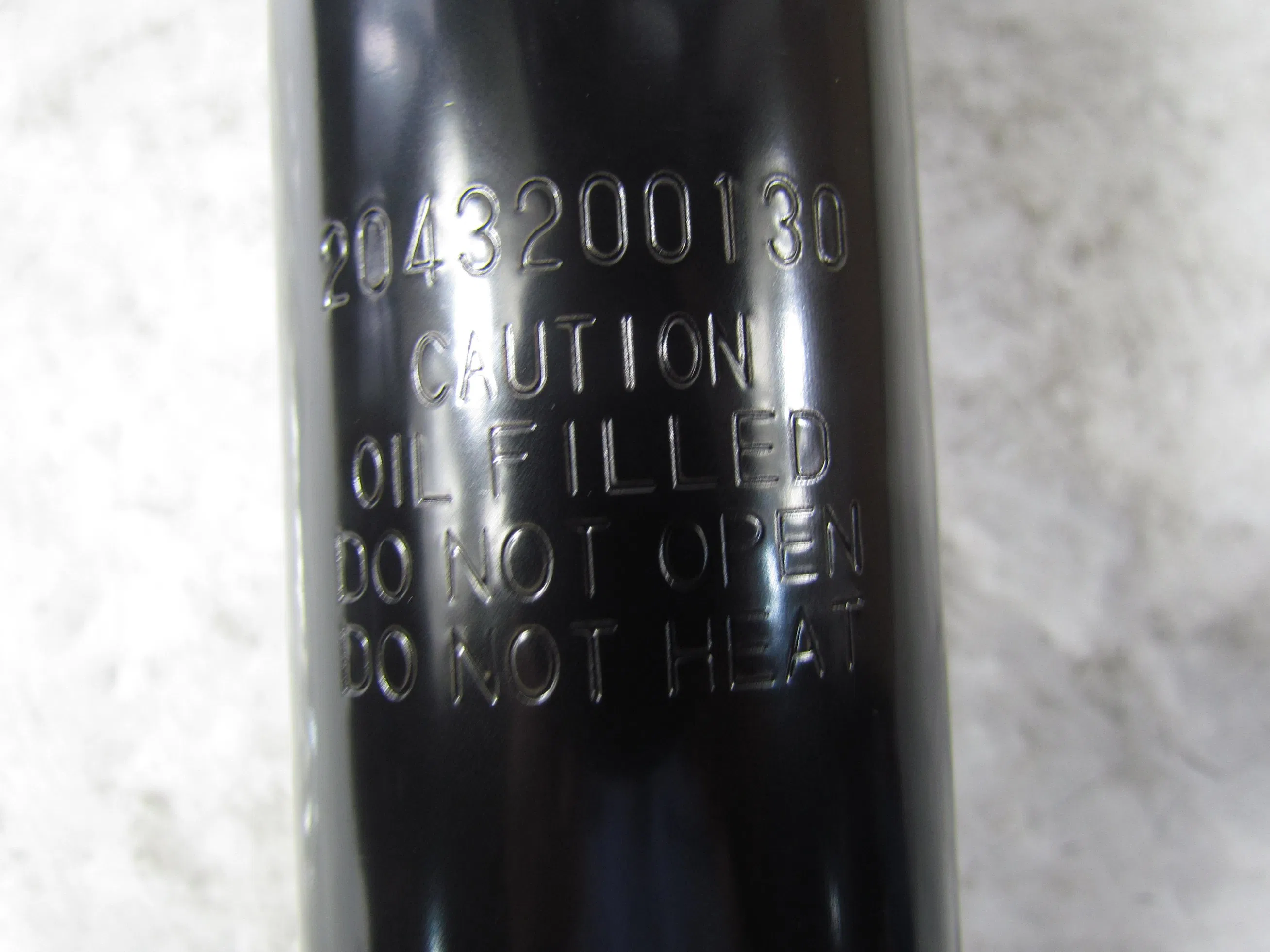 Амортизатор передней подвески Mercedes-Benz, арт. 2043200130