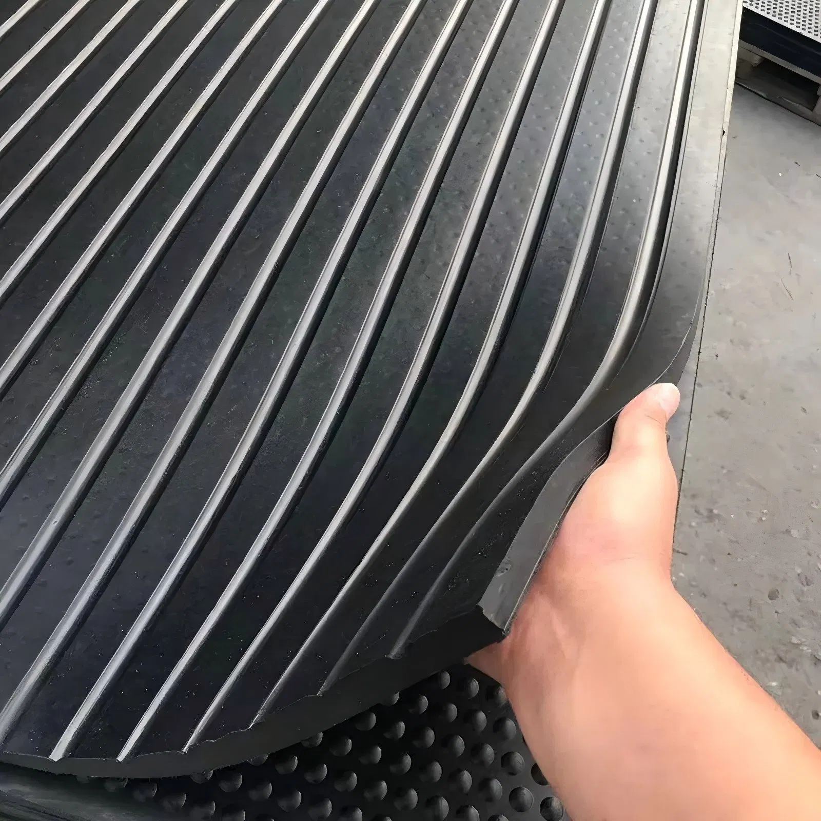 Farm Use Thick Rubber Cow Mat with CE Certification 20mm Shock Absorption