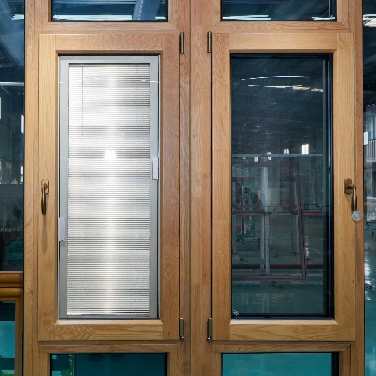 Good Thermal Insulation Sound Insulation High Protective Properties Aluminum Clad Wooden Window