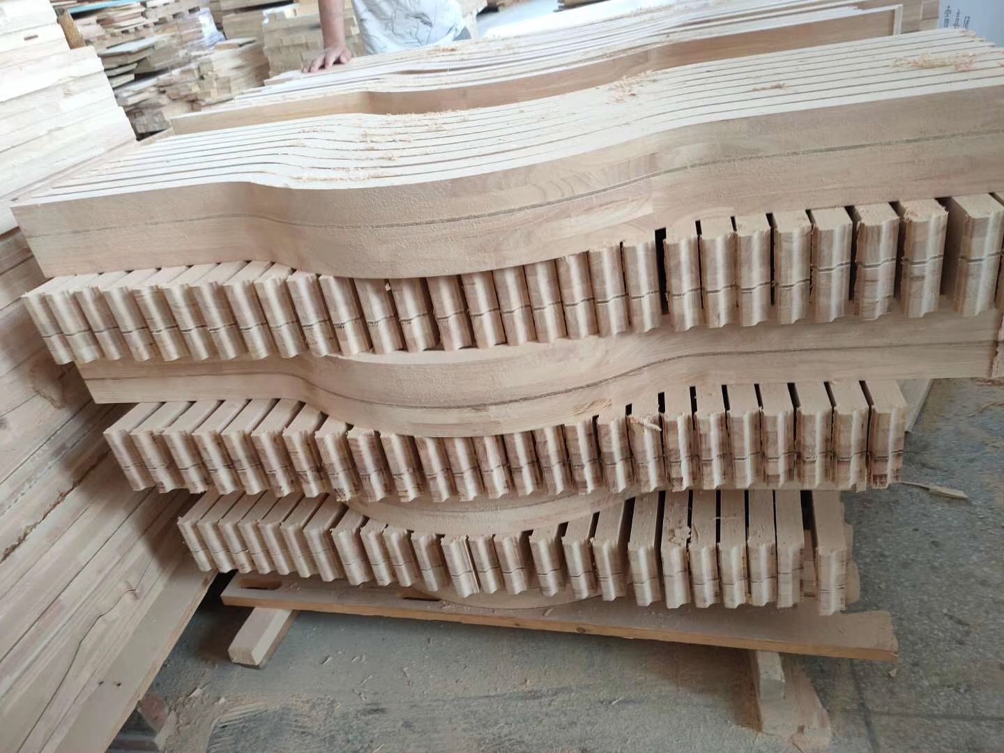 Ленточная пила по дереву