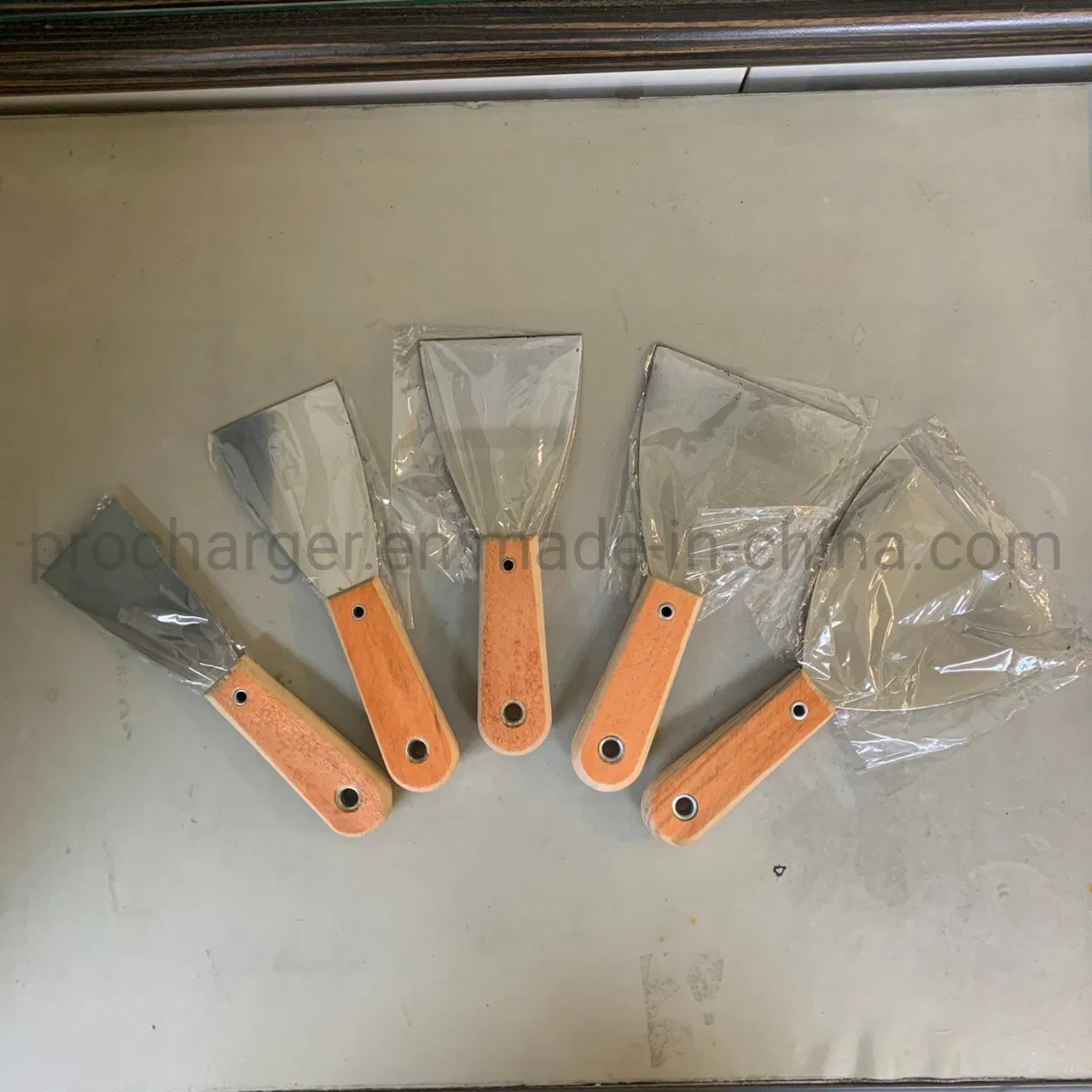 3" Painting Scraper with Wooden Handle, Carbon Steel Putty Knife