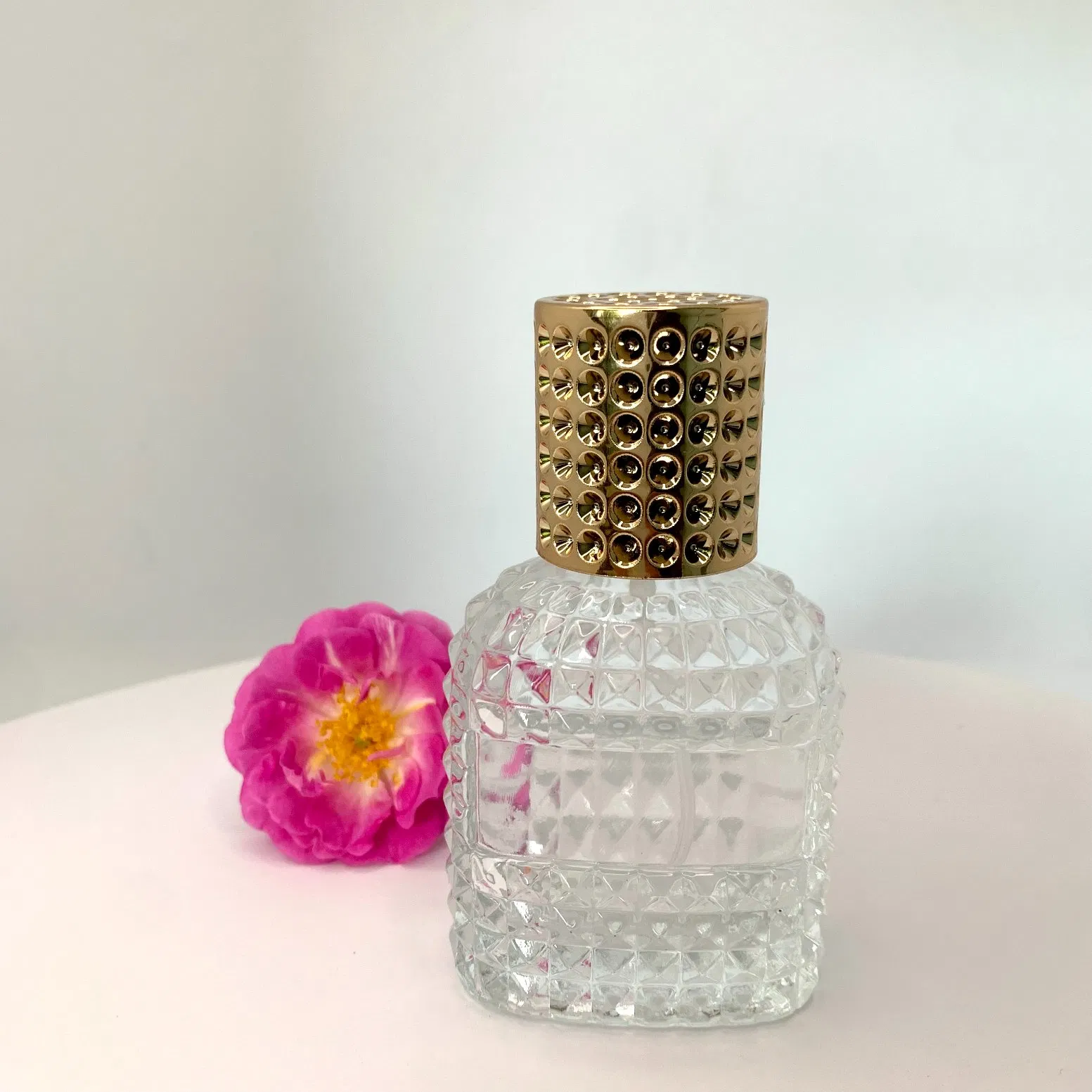 Refillable 30ml/50ml Fragrance Cologne Perfume Bottle with Aluminum Sprayer Pump & Cap