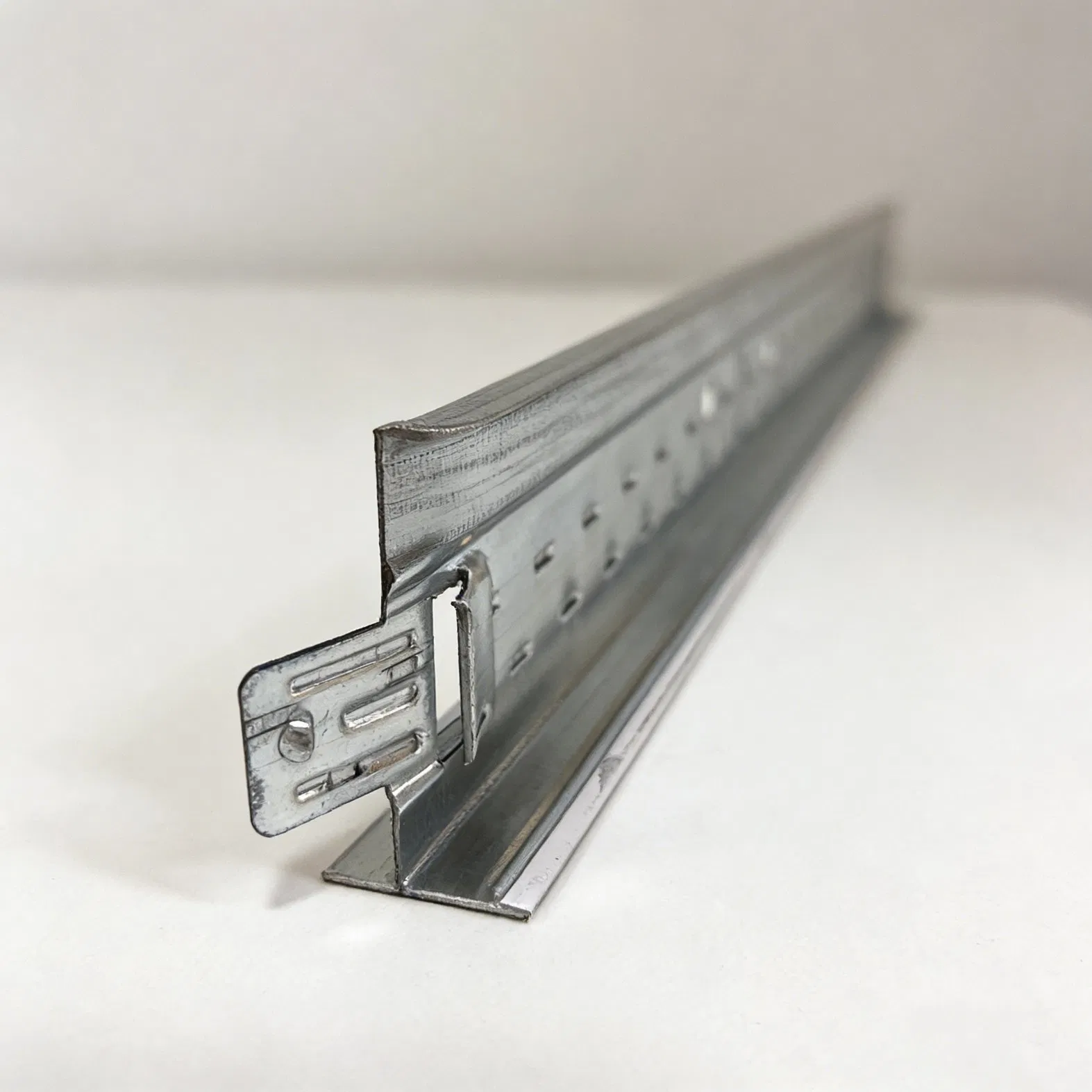 Factory Supply Painted Keel T Bar Suspended False Ceiling T Grid