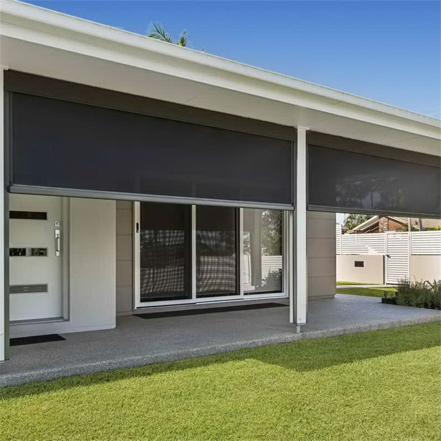 Автоматические рулонные шторы для террасы с защитой от солнца и ветра
