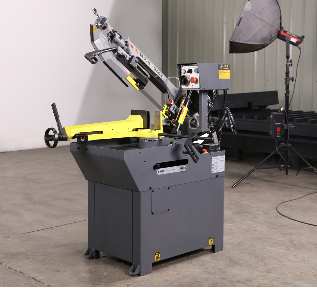 Ленточная пила с системой охлаждения