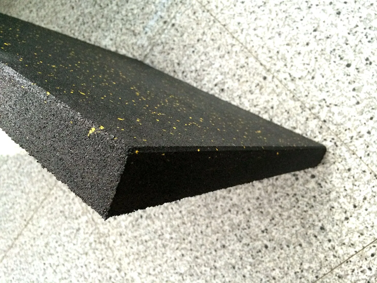 Factory Direct Sales Composite Rubber Floor Mat for Gym with EPDM Speckles