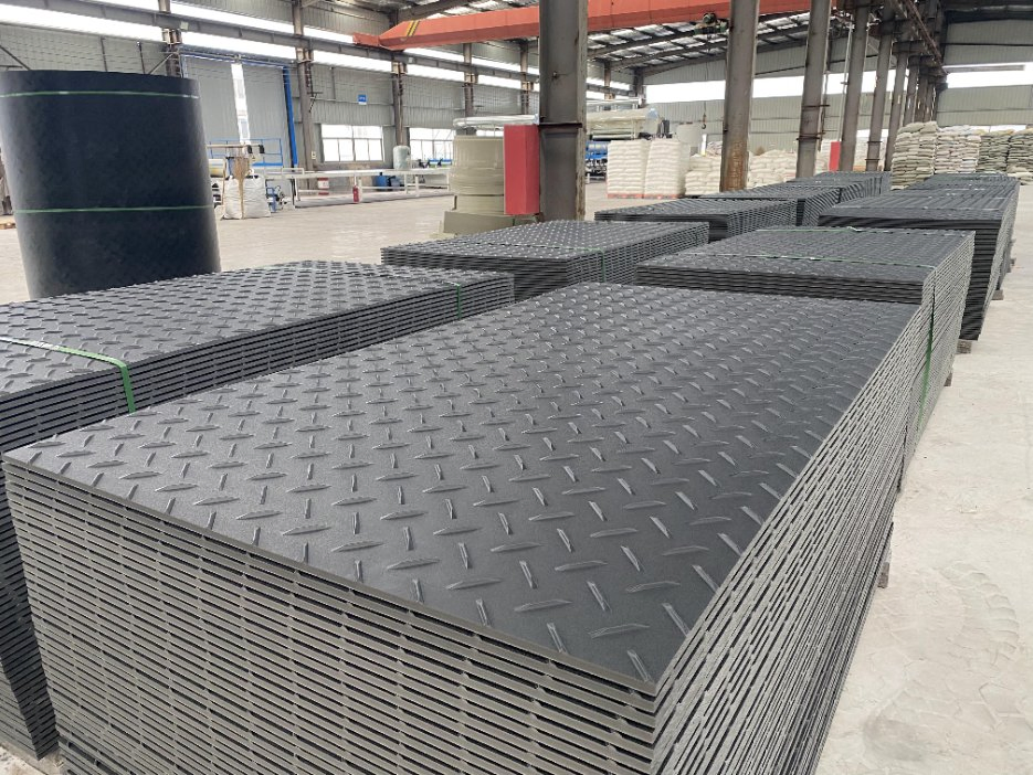 Fast to Transport & Assemble HDPE Plastic Sheet Temporary Ground Mats