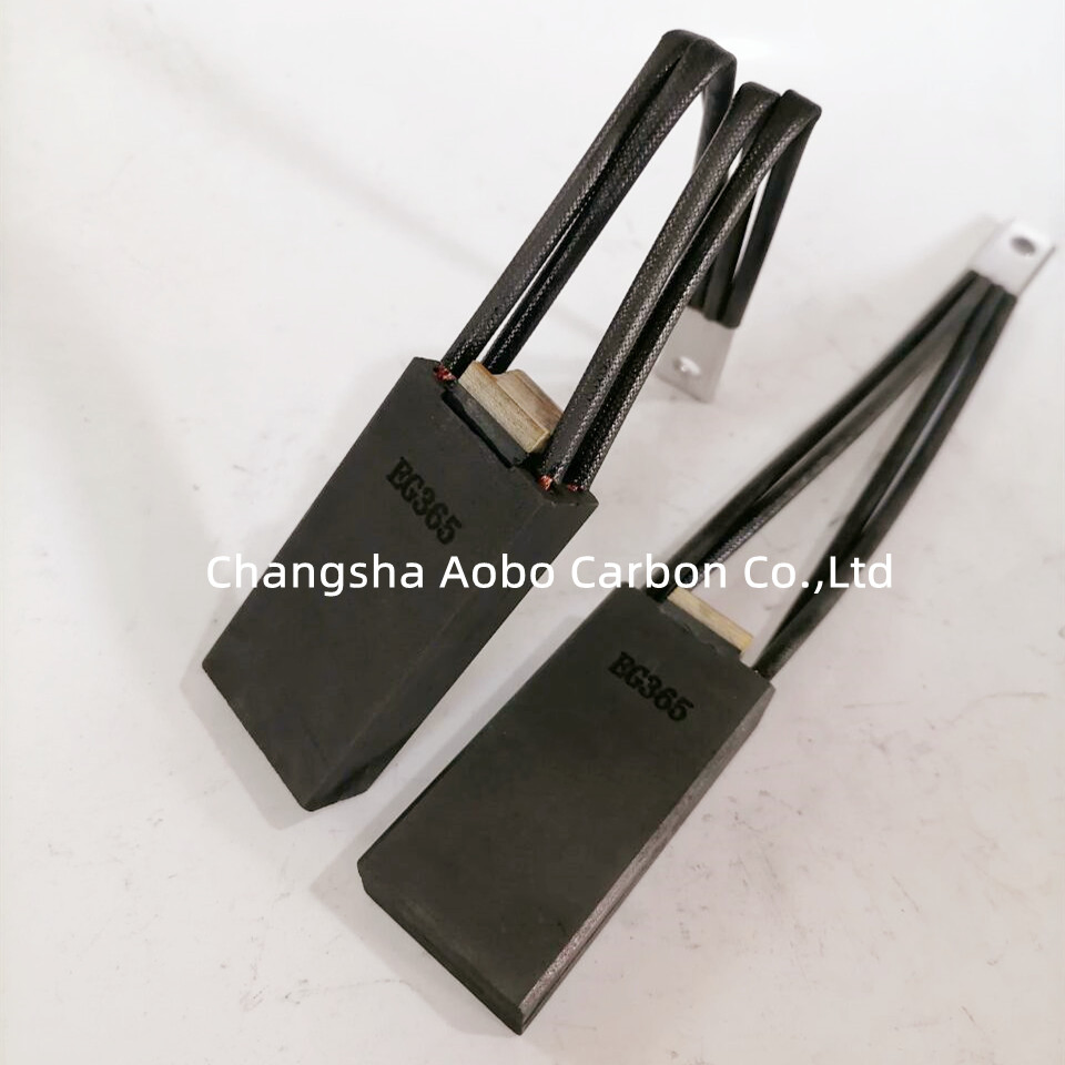 Угольная щетка EG365 из электрографита