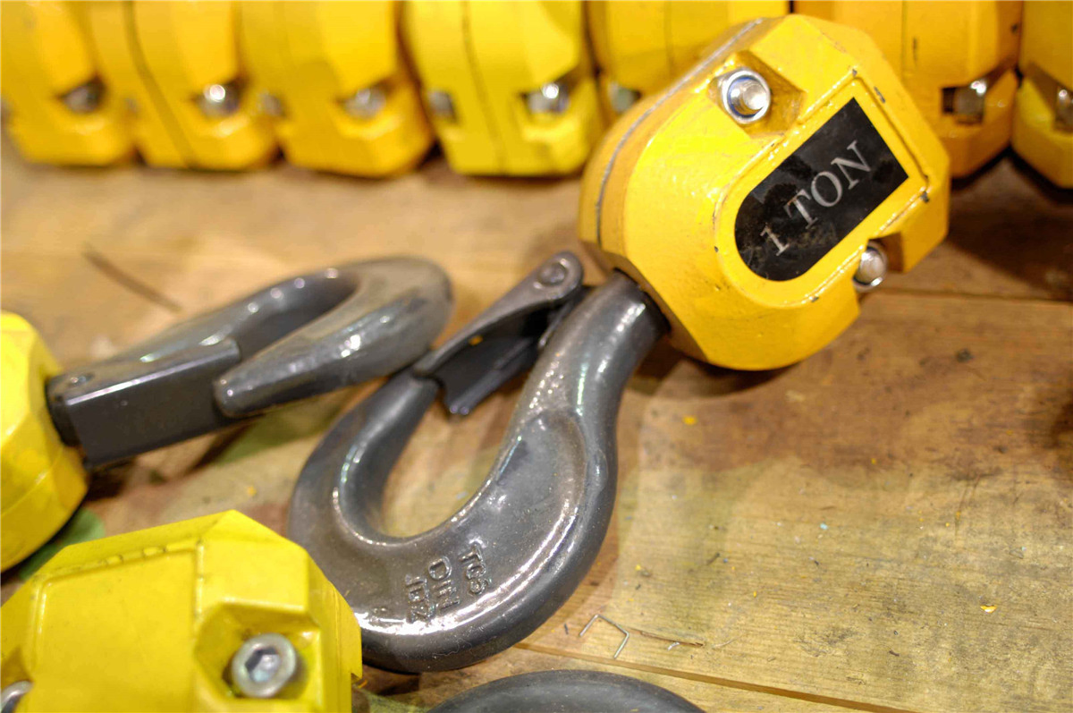 Hoists and Cranes Using Hook with Casting Method