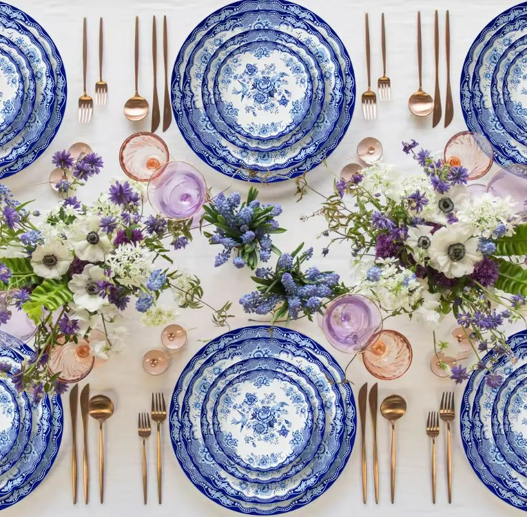 Керамические тарелки сине-белые с цветами, набор для сервировки