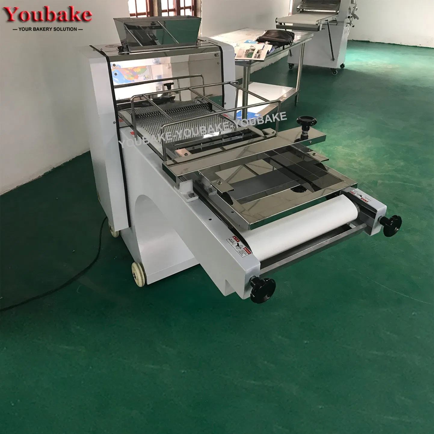 Compact Mini Bakery Toast Moulder for Efficient Baking