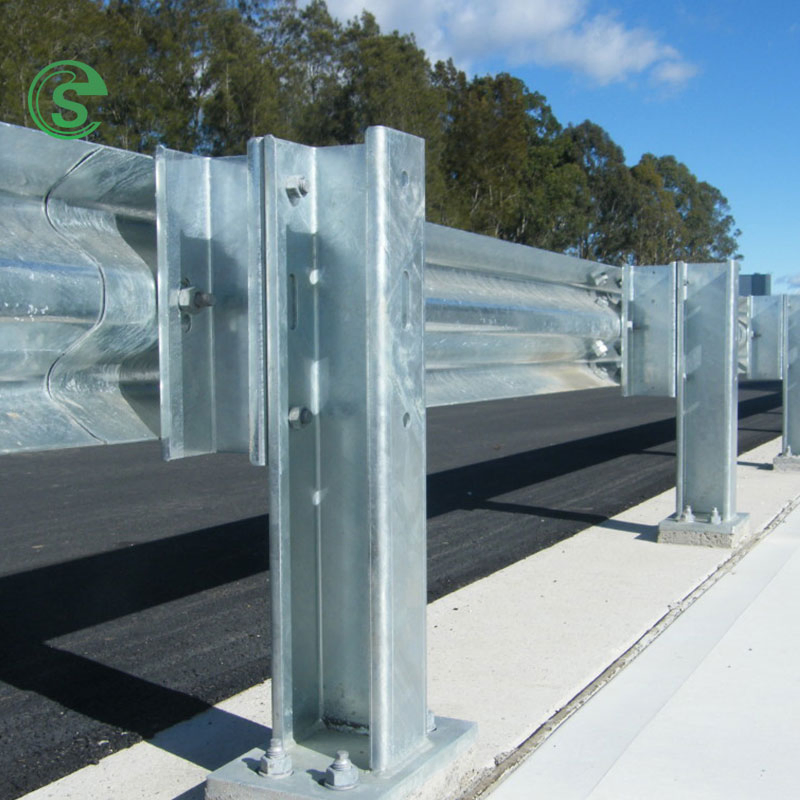 Hot Dipped Galvanized Wave Beam Guardrail Safety Crash Barrier for Highway