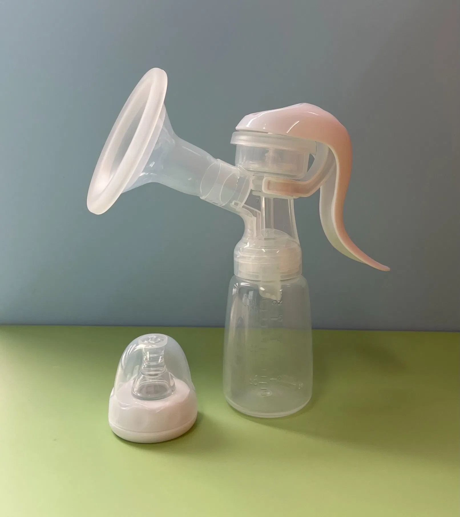 New Design Standard Neck High-Grade Manual Breast Pump with Storage Bottle