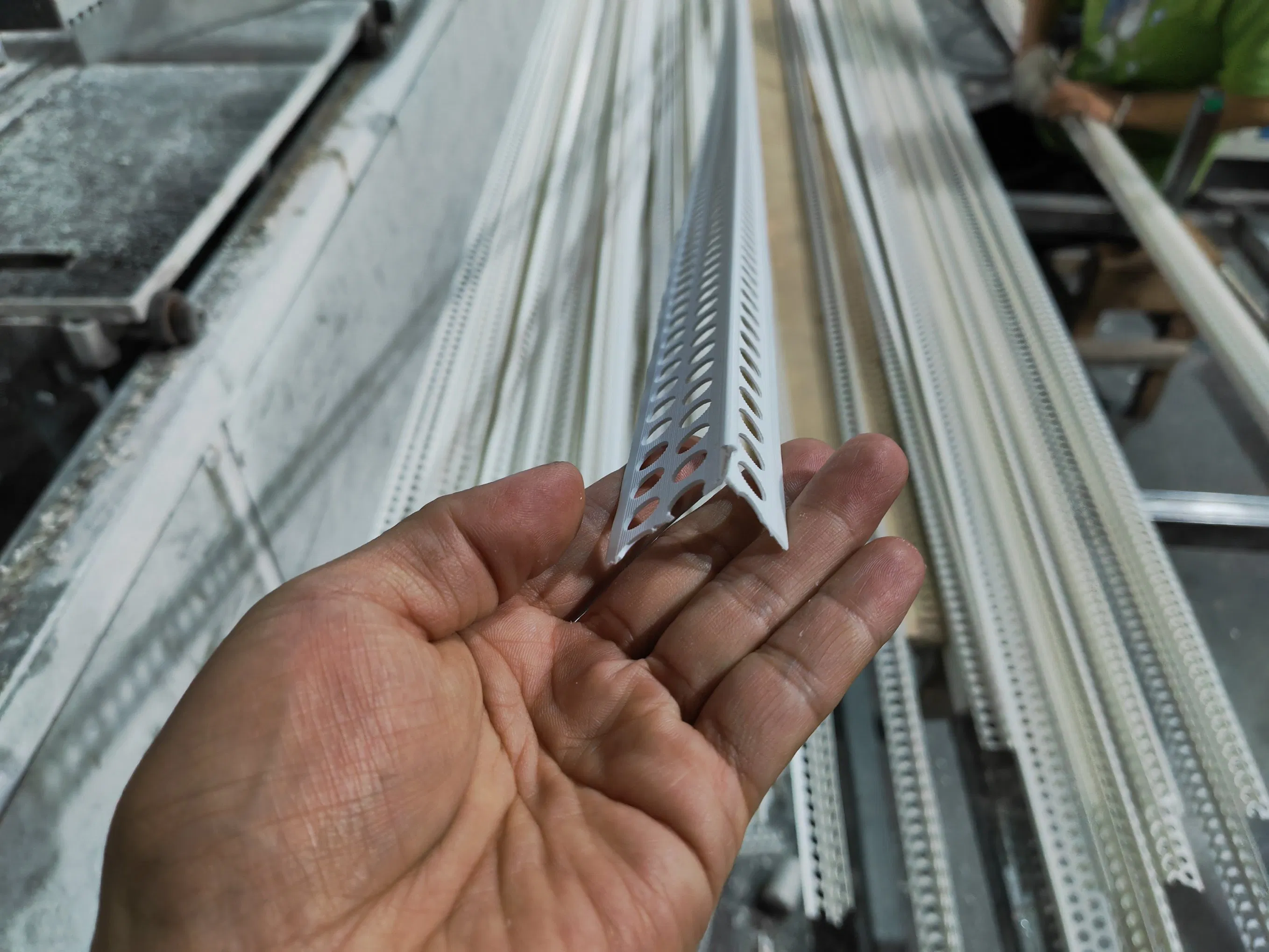 Wholesale Low Price Angle Beading for Wall Plaster PVC Plastic Corner Bead