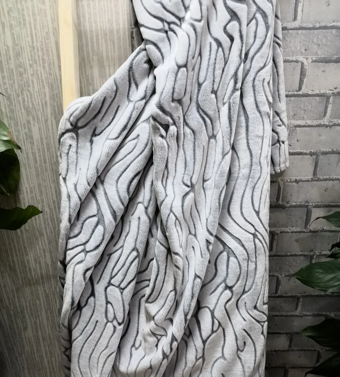 Back Print and Cut Flannel Fleece Throw Home 100% Polyester Fleece Blanket